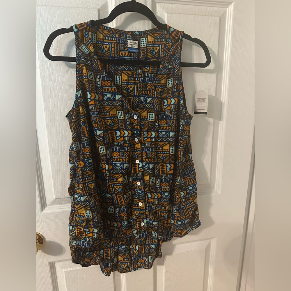 Kavu Sleeveless Button-Front Geometric Print Top in Blue & Mustard
